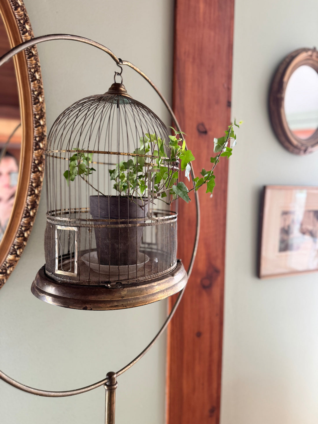 The Art of Mixing Textures & Vintage Metals in Your Home Décor